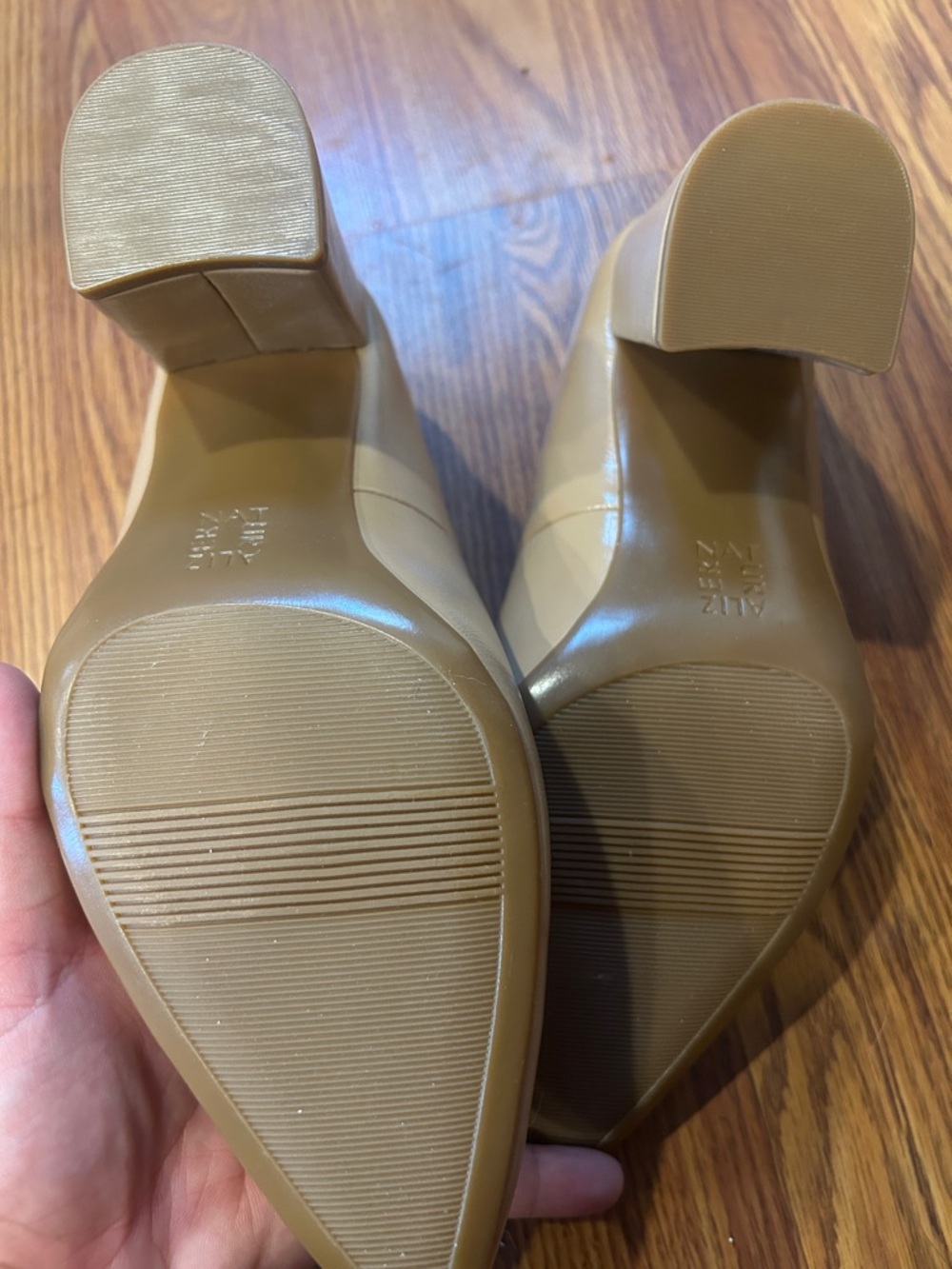 Naturalizer Heels NEW - Picture 2 of 3